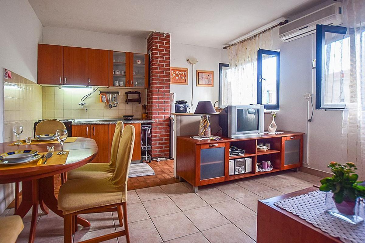 Apartments Derado Supetar Ngoại thất bức ảnh