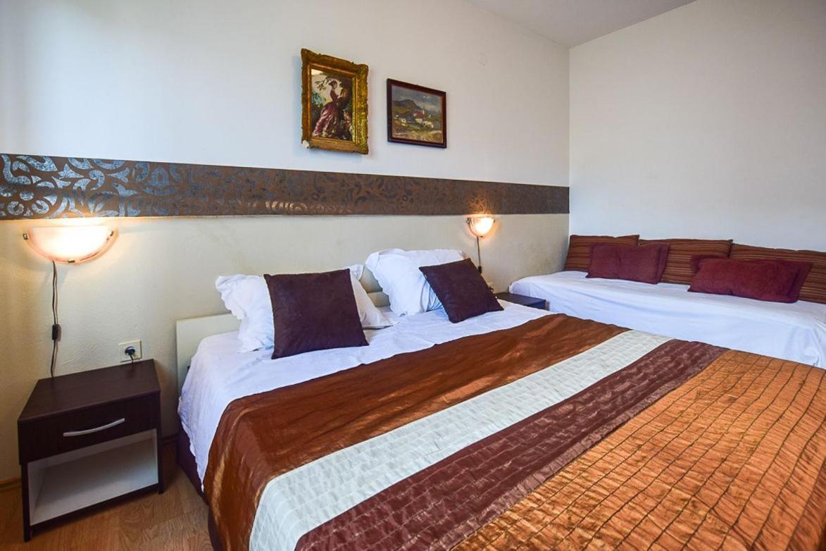 Apartments Derado Supetar Ngoại thất bức ảnh